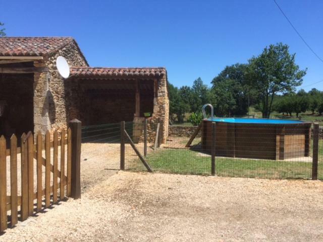 Gite De L Oustalneou Cuzorn Luaran gambar